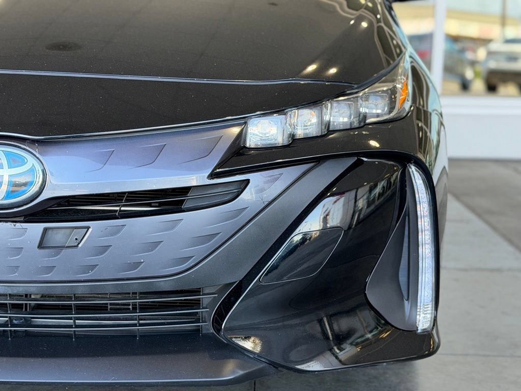 Certified 2021 Toyota Prius Prime LE FWD image 6