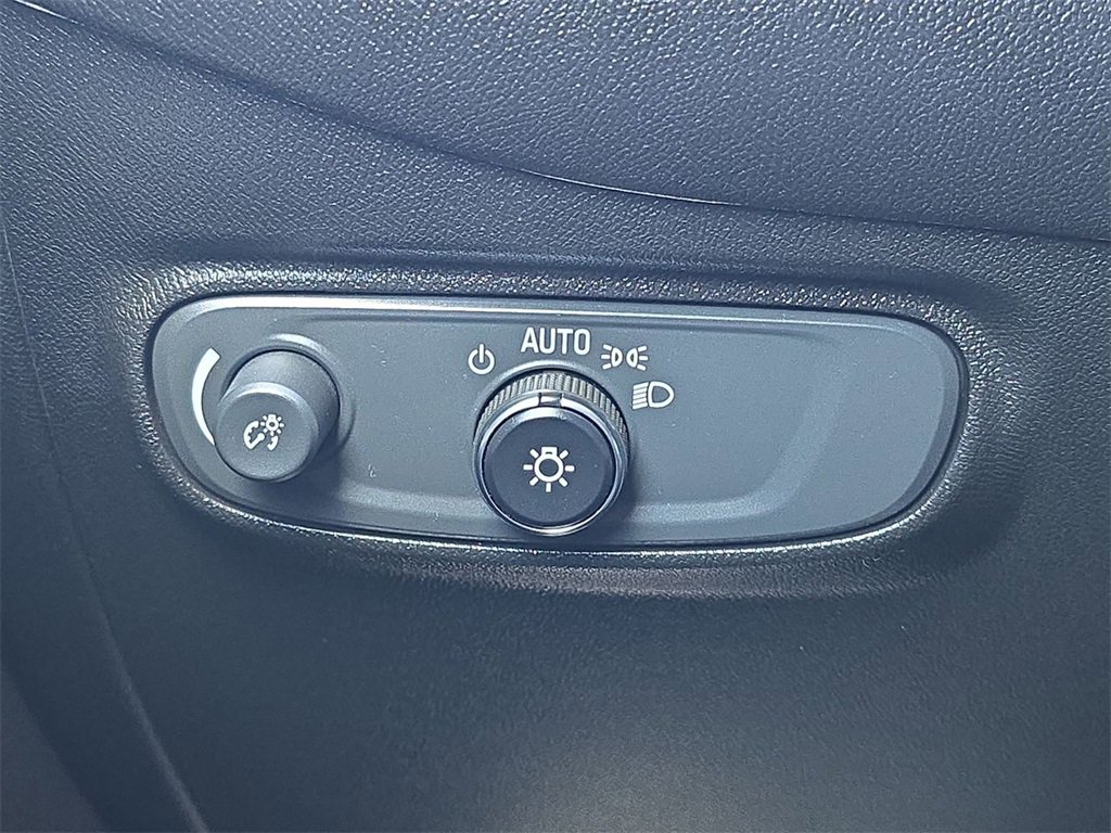 Certified 2020 Chevrolet Equinox LS w/ LS Convenience Package image 18