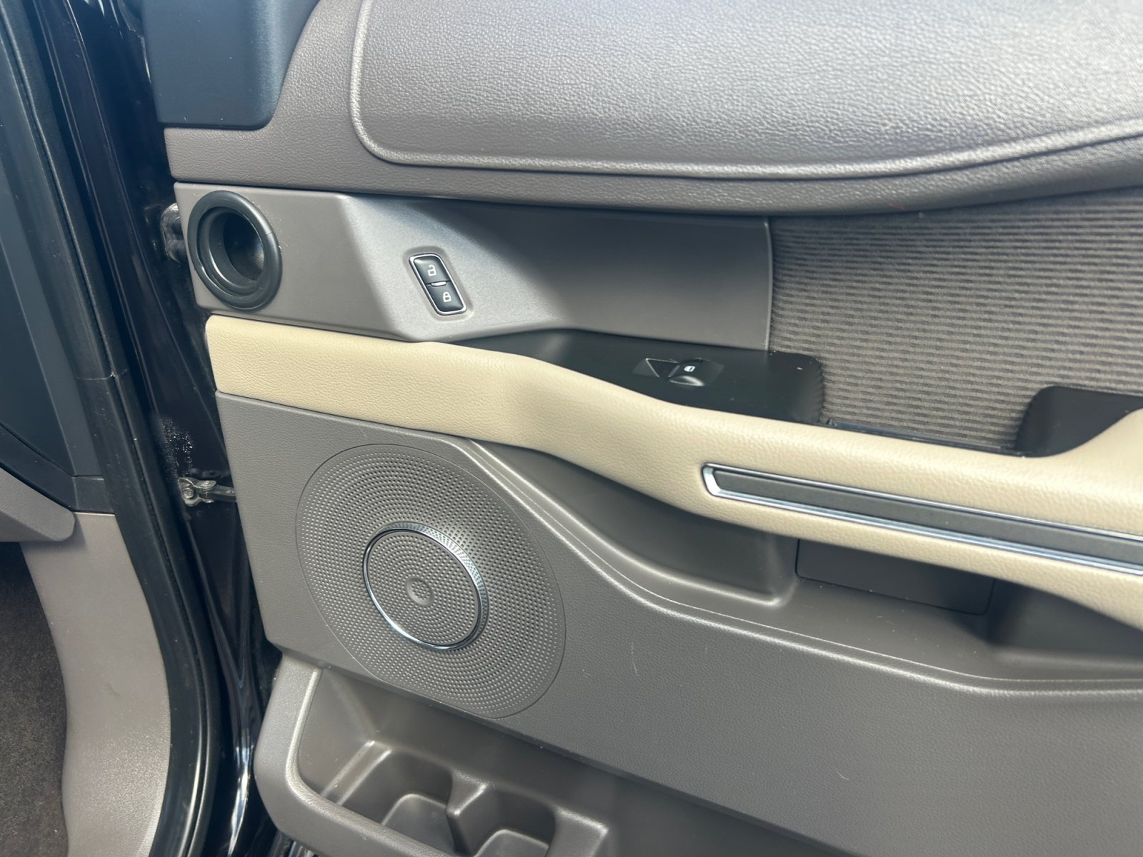 Used 2020 Ford Expedition XLT RWD image 16