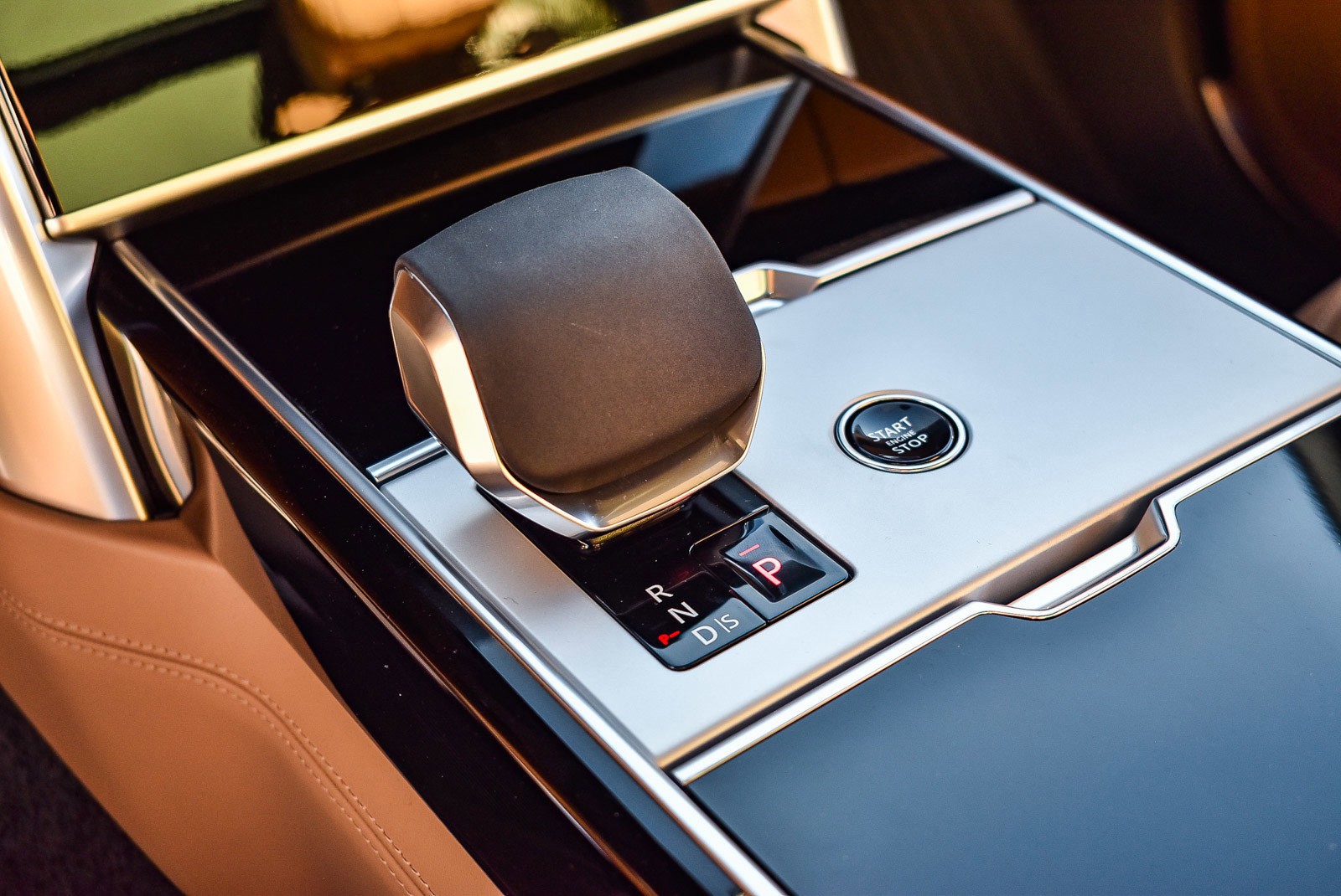 Used 2025 Land Rover Range Rover SE image 20