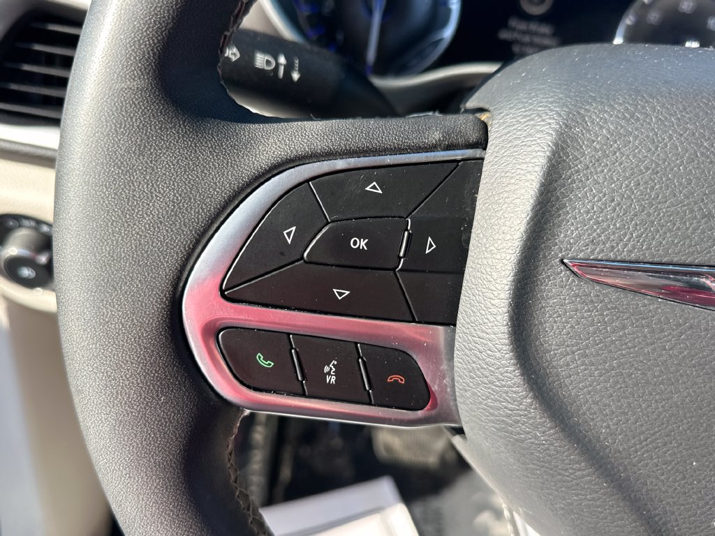 Used 2024 Chrysler Pacifica Touring-L FWD image 18