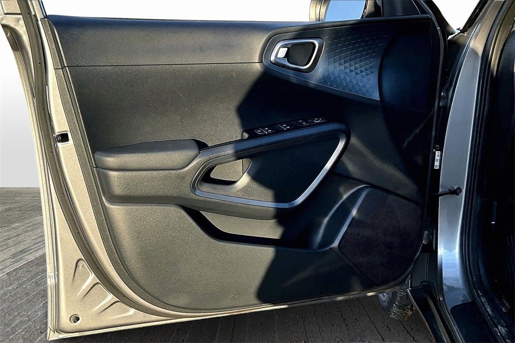 Certified 2025 Kia Soul EX image 18