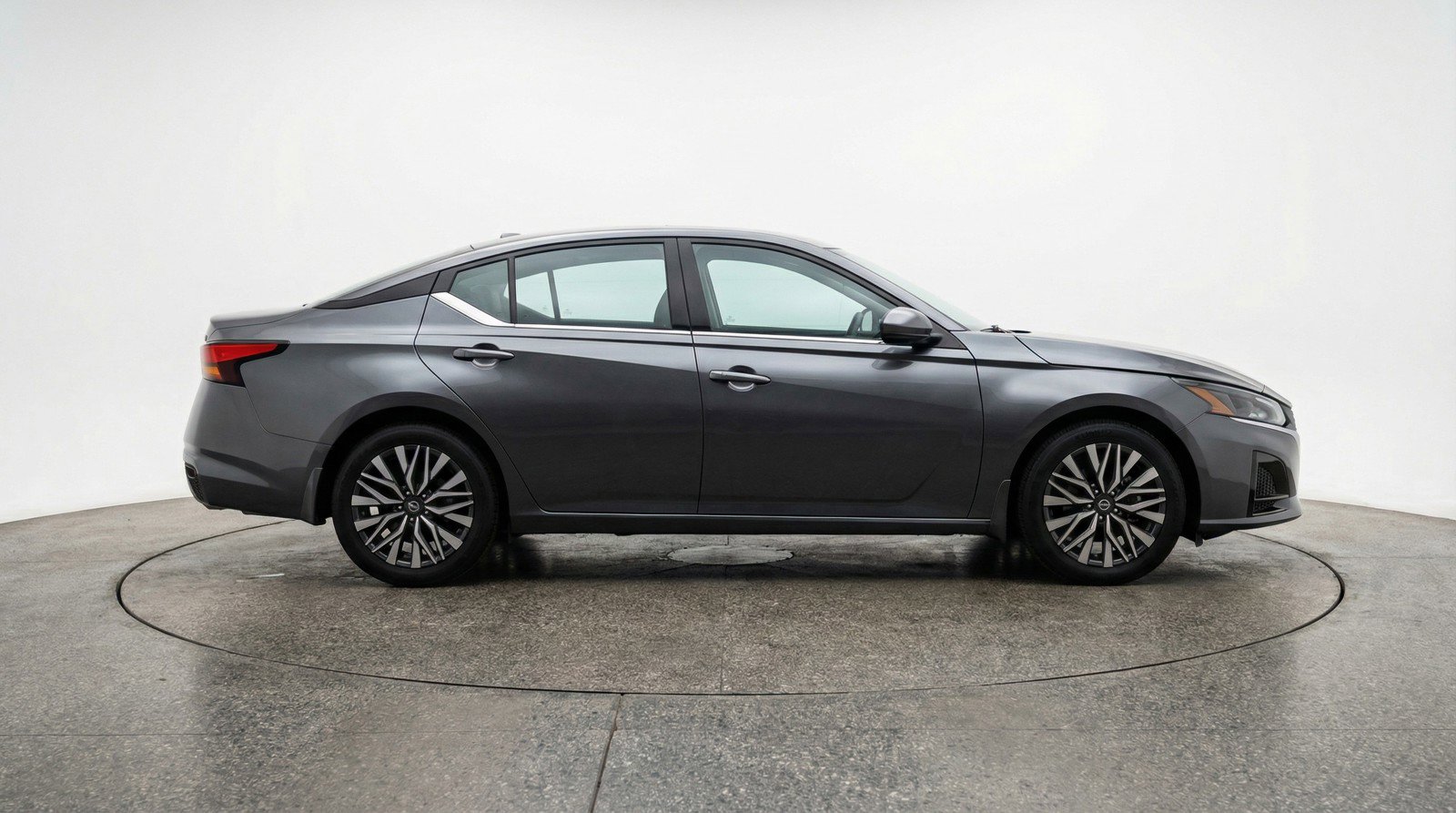 Used 2025 Nissan Altima 2.5 SV FWD image 11