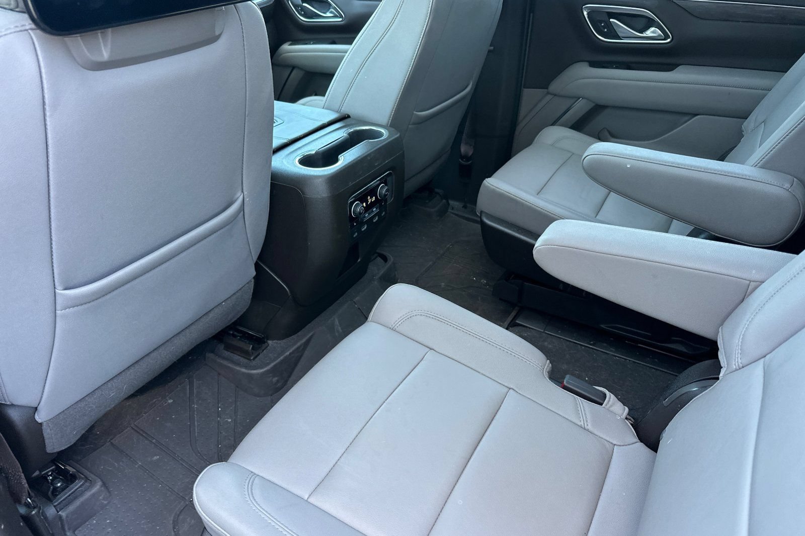 Used 2023 Chevrolet Tahoe Z71 w/ Luxury Package AWD/4WD image 14