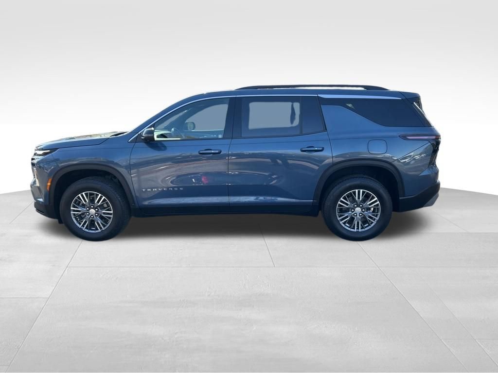 Used 2024 Chevrolet Traverse LT w/ Trailering Package image 2