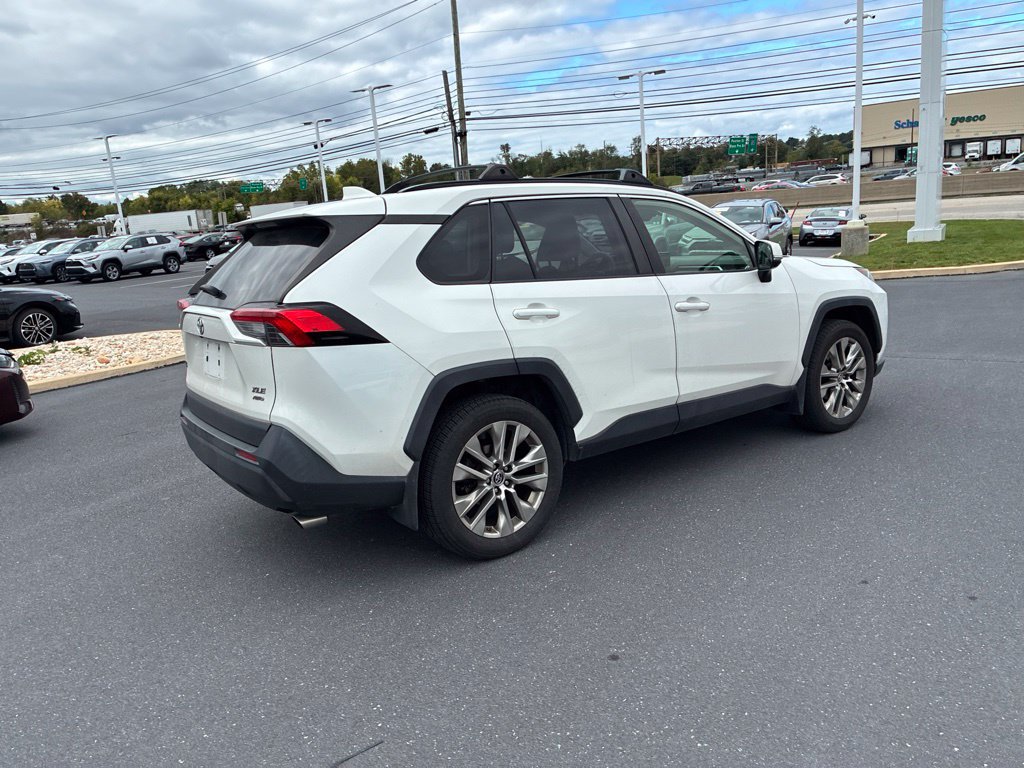 Used 2019 Toyota RAV4 XLE Premium w/ Cold Weather Package AWD/4WD image 8