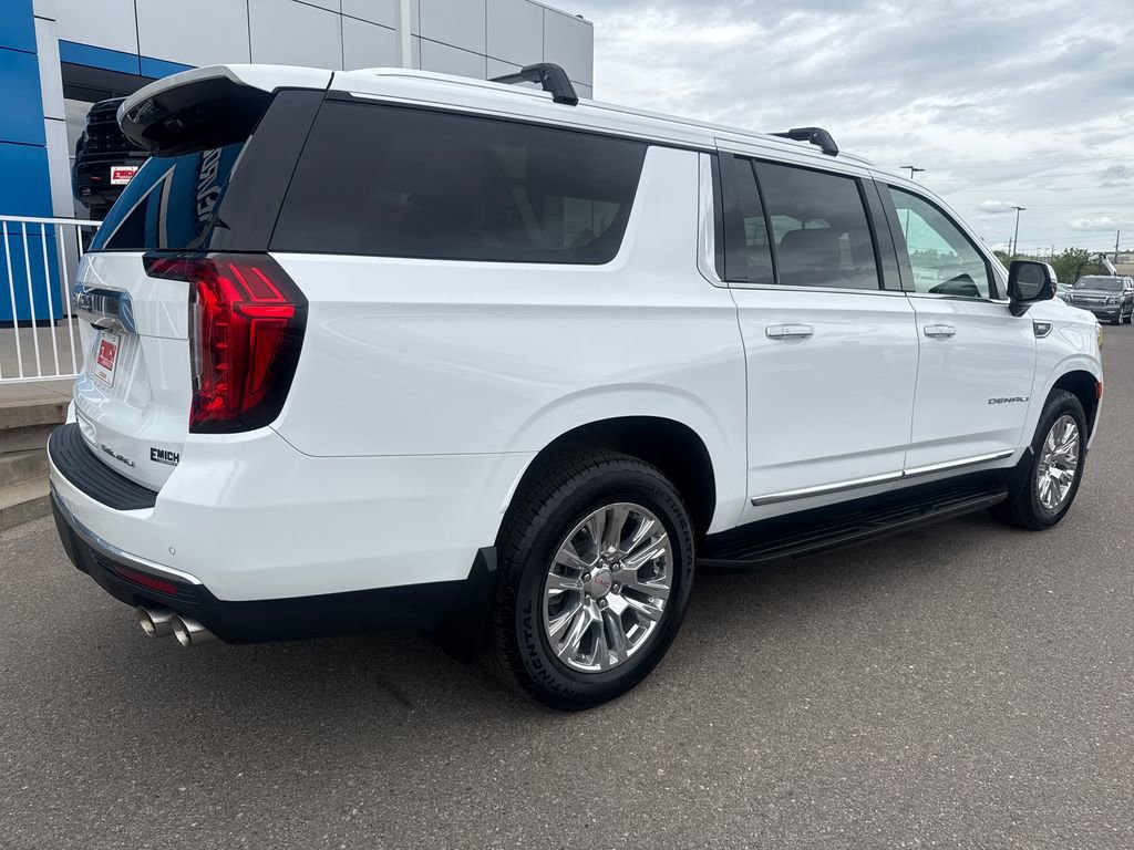Used 2022 GMC Yukon XL Denali w/ Advanced Technology Package AWD/4WD image 5