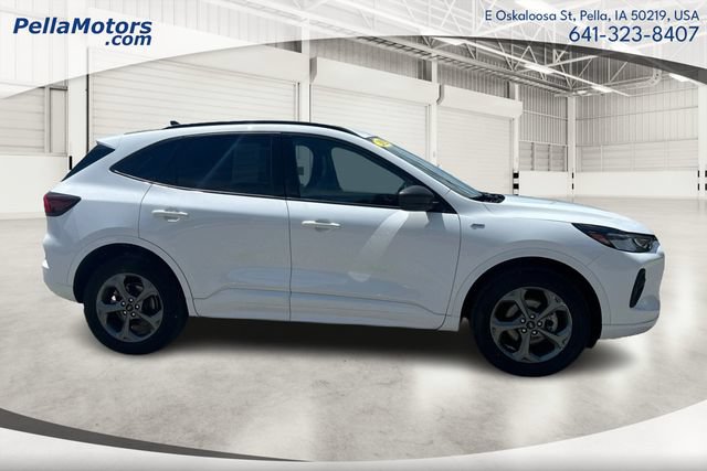 Used 2023 Ford Escape ST-Line w/ Tech Pack #1 AWD/4WD image 2
