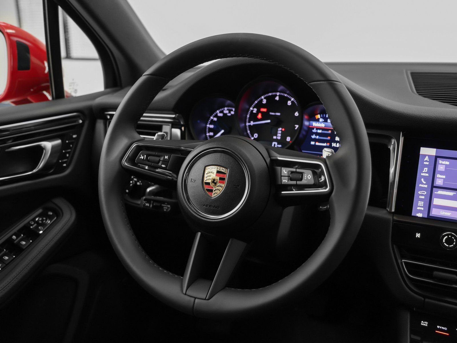 Certified 2025 Porsche Macan image 27