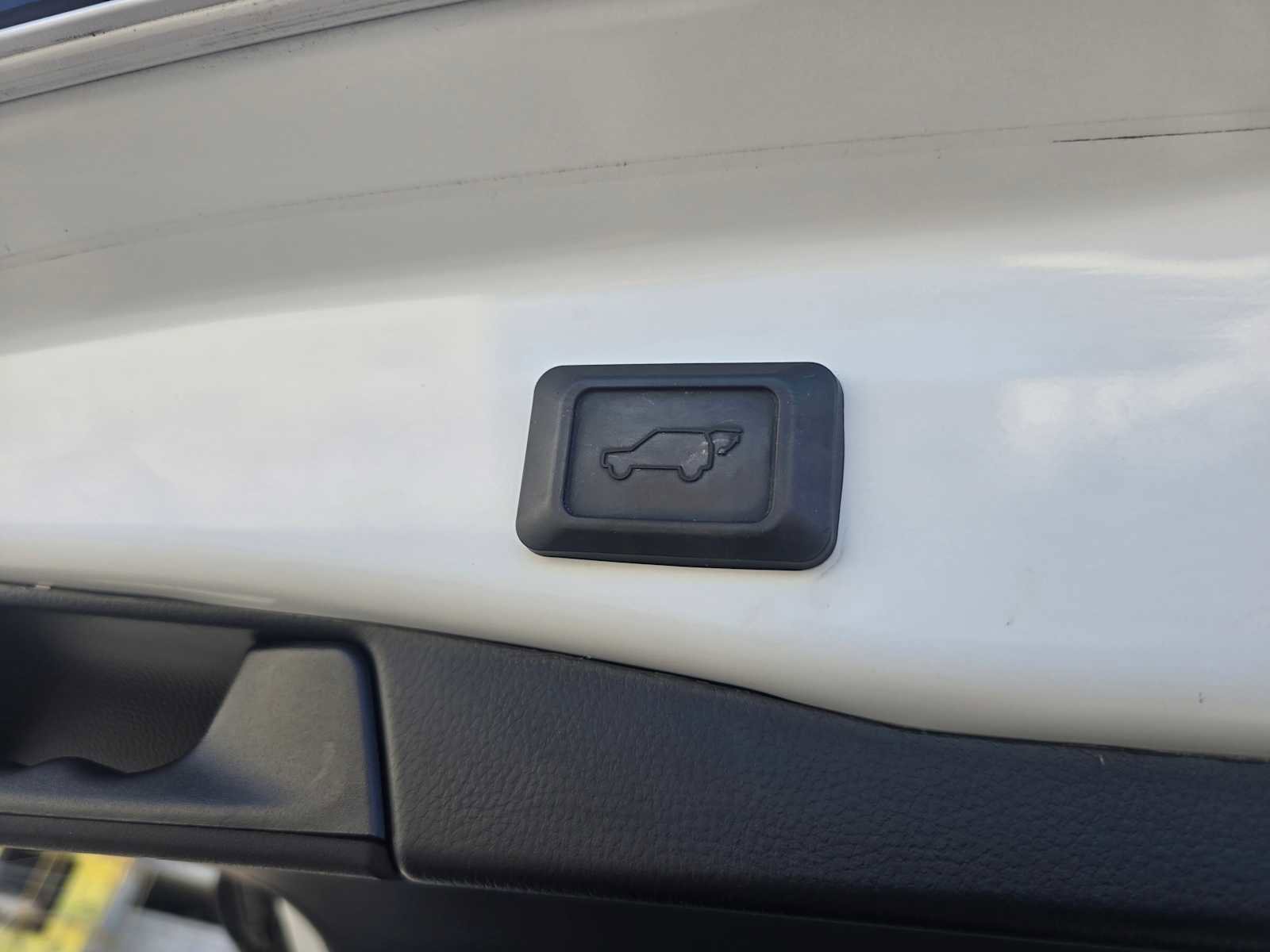 Used 2023 Toyota RAV4 XLE Premium image 19