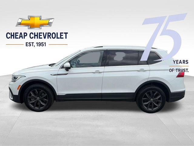 Used 2023 Volkswagen Tiguan SE AWD/4WD image 2