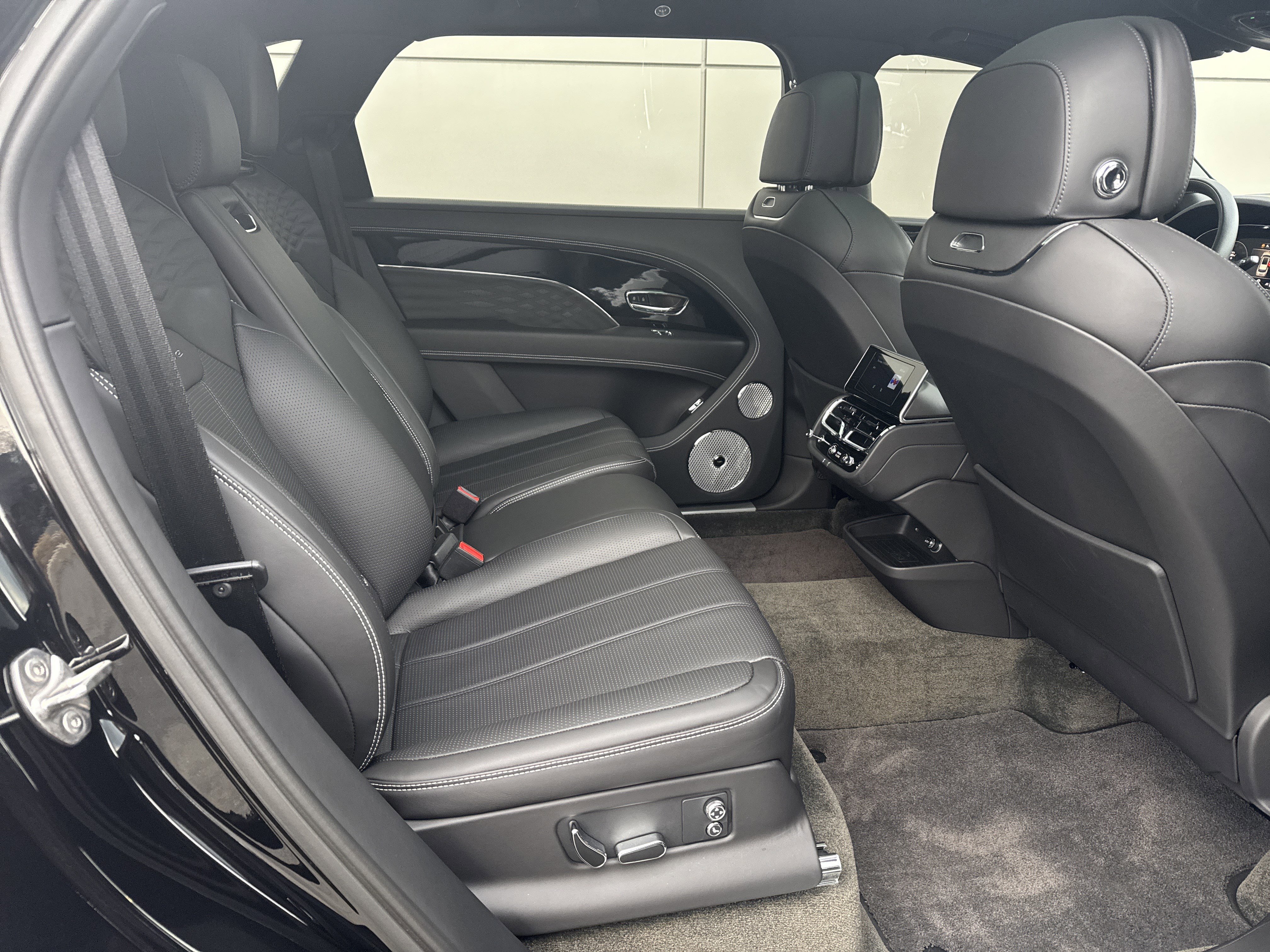 Used 2023 Bentley Bentayga Extended Wheelbase image 22