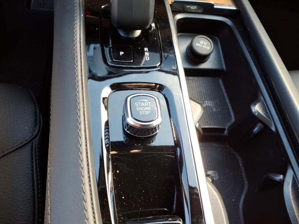 Used 2025 Volvo XC90 T8 Plus w/ Protection Package Premier image 25