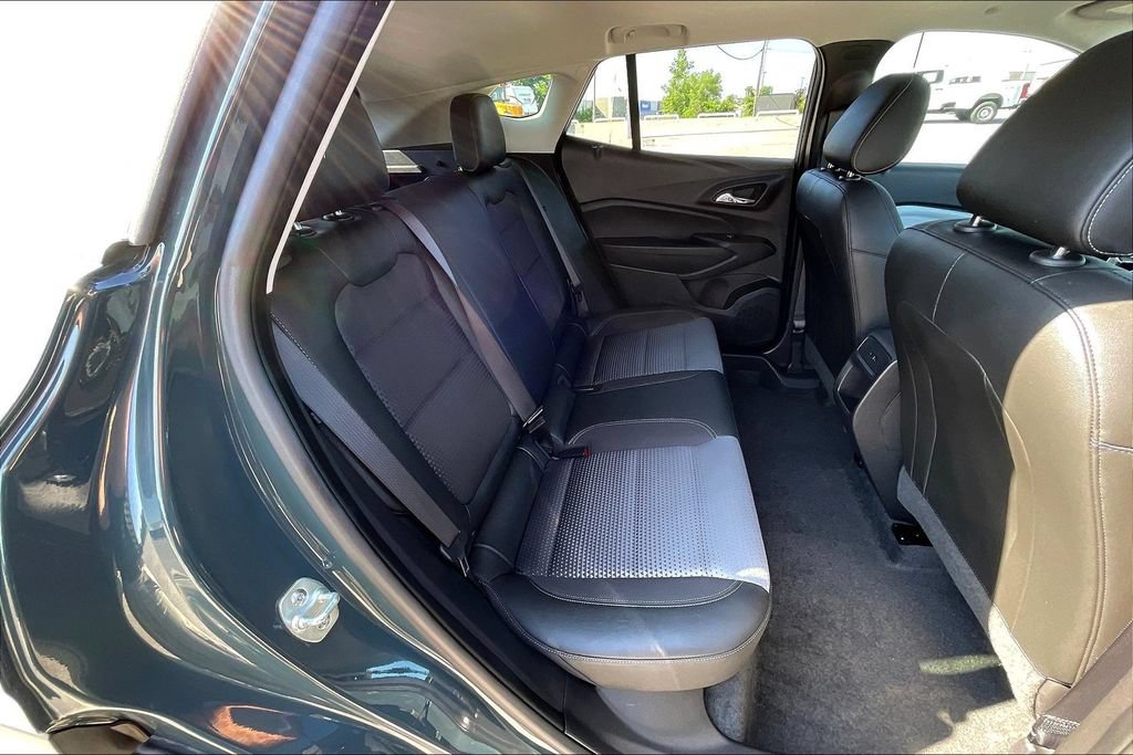 Used 2025 Chevrolet Trax LT w/ Sunroof Package FWD image 24