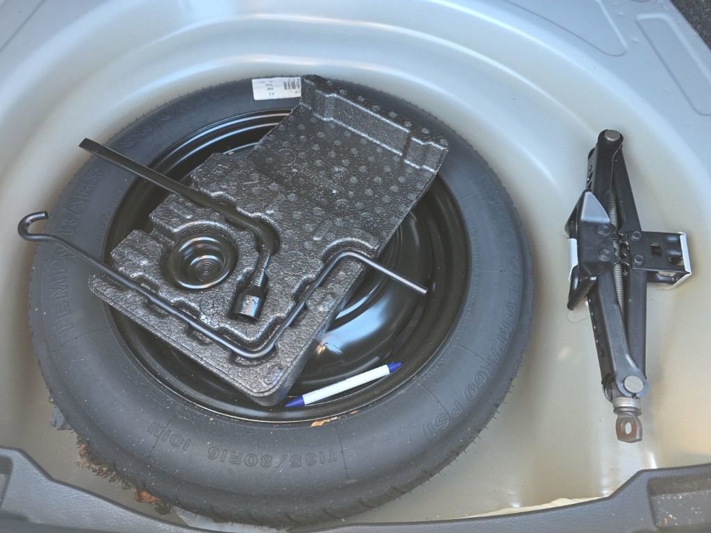 Used 2018 Toyota Corolla LE image 15