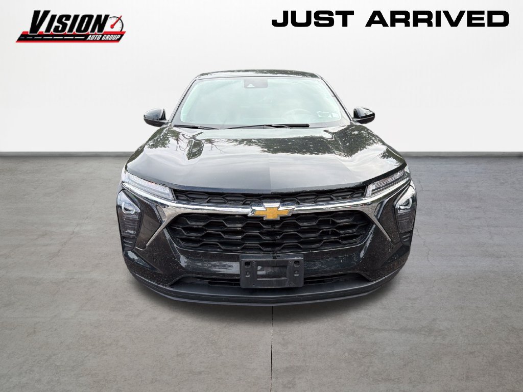 Used 2024 Chevrolet Trax LS w/ LS Convenience Package FWD image 2