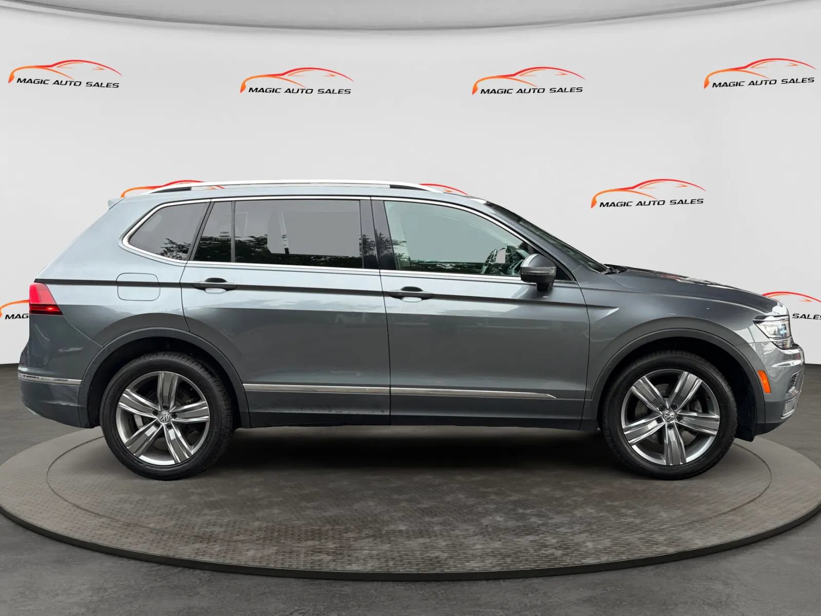 Used 2019 Volkswagen Tiguan SEL Premium w/ 3rd Row Seat Package AWD/4WD image 6