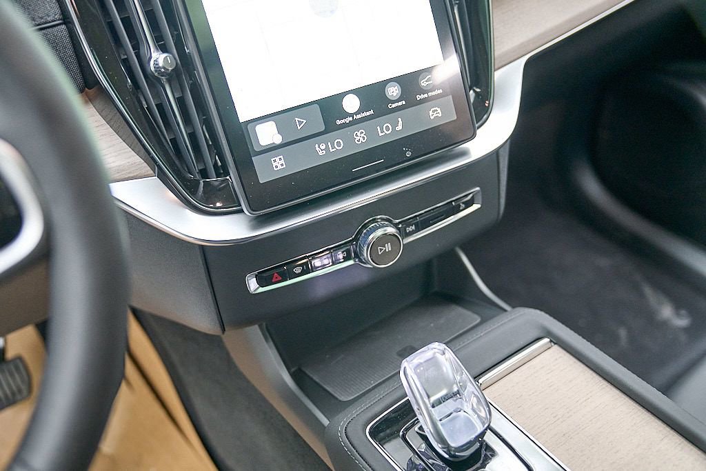 New 2026 Volvo XC90 B6 Plus w/ Protection Package AWD/4WD image 16