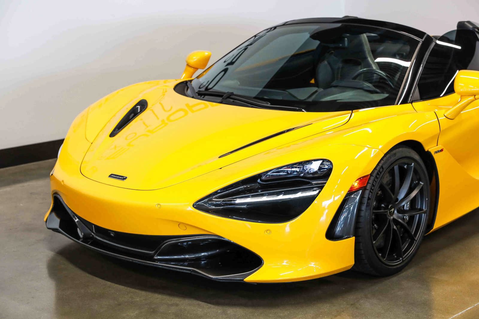 Used 2022 McLaren 720S Performance RWD image 24