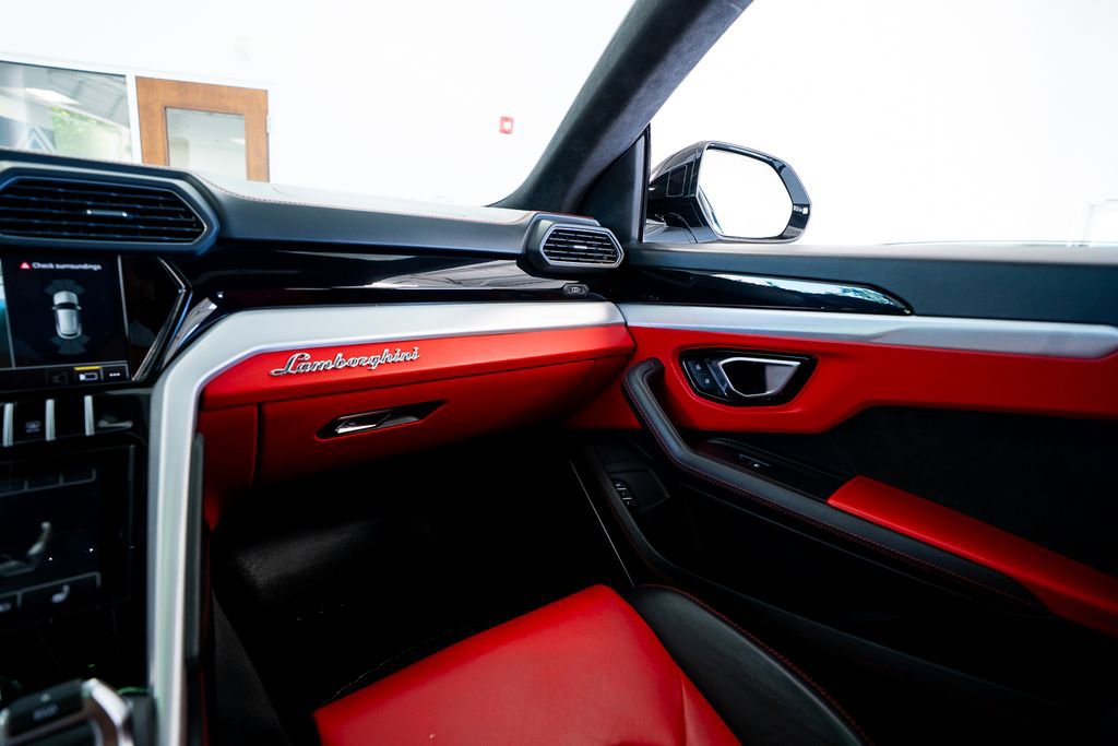 Used 2022 Lamborghini Urus AWD/4WD image 49