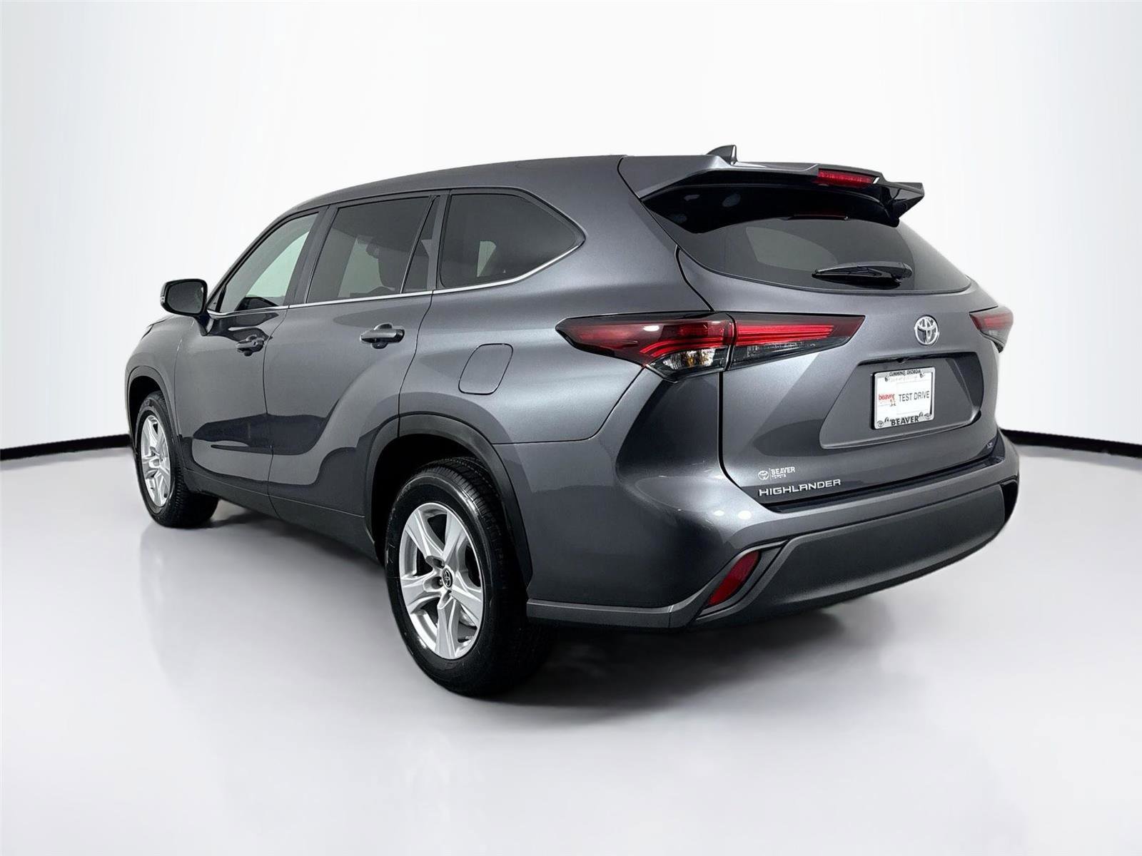 Certified 2025 Toyota Highlander LE FWD image 12
