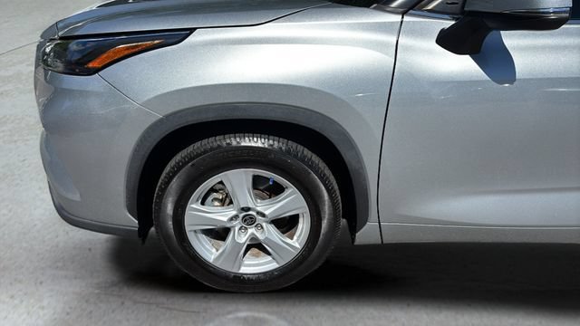 Used 2023 Toyota Highlander LE FWD image 35