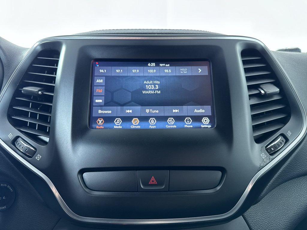 Used 2019 Jeep Cherokee Latitude w/ Cold Weather Group AWD/4WD image 14