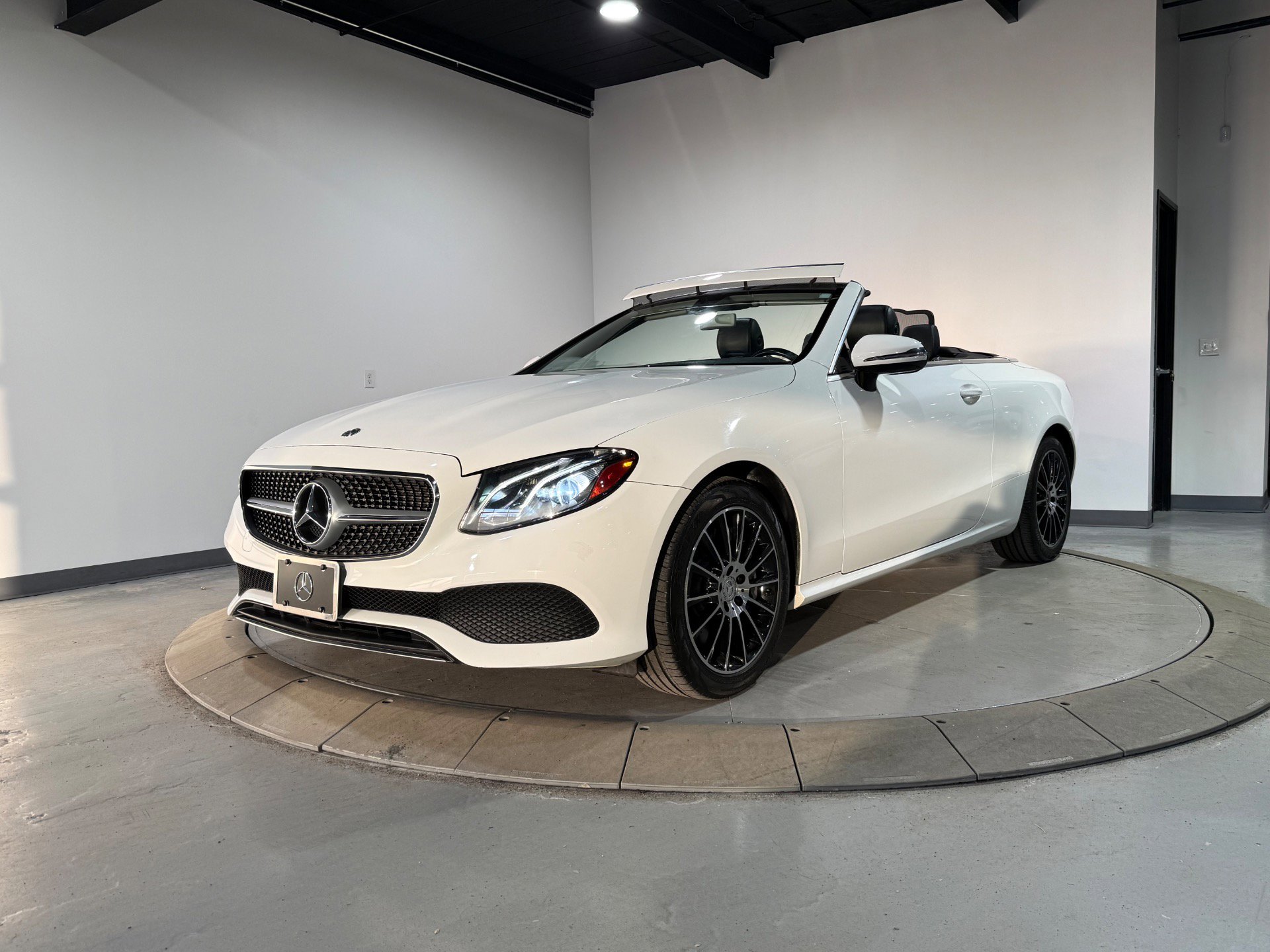 Used 2018 Mercedes-Benz E 400 4MATIC Cabriolet image 5