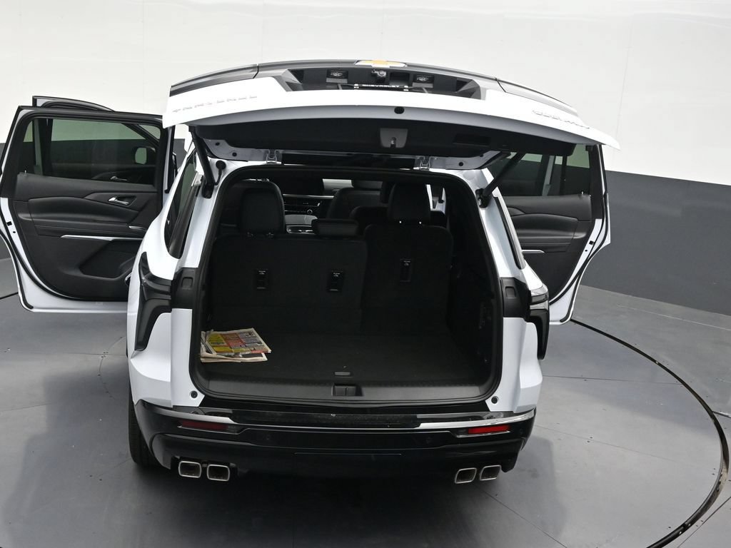 Used 2026 Chevrolet Traverse High Country FWD image 38