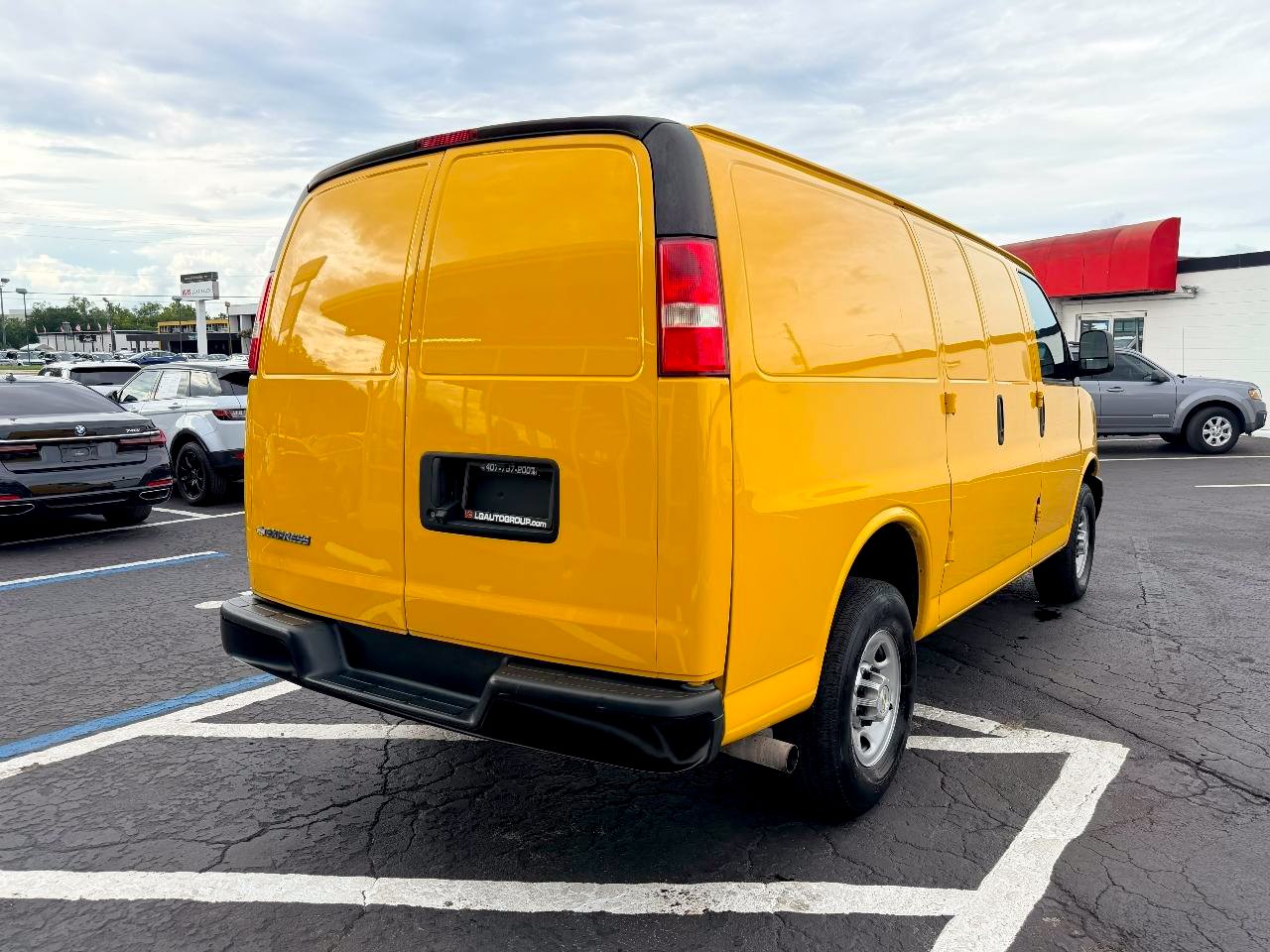 Used 2020 Chevrolet Express 2500 RWD image 9