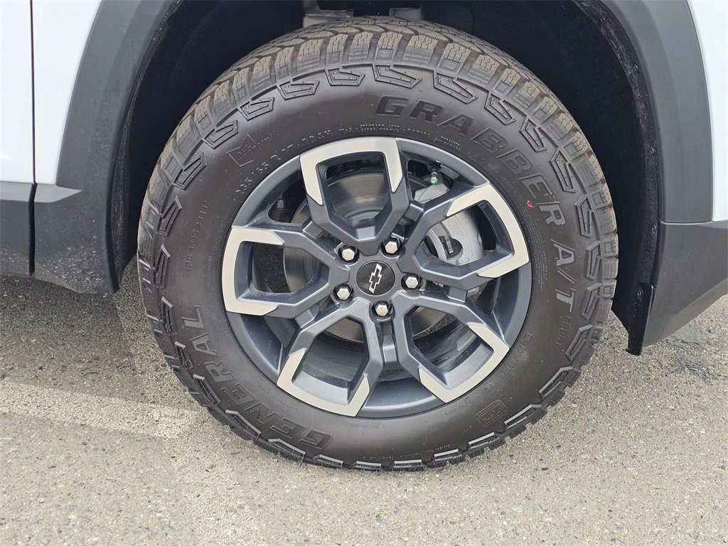 New 2026 Chevrolet Equinox ACTIV w/ Convenience Package III image 9