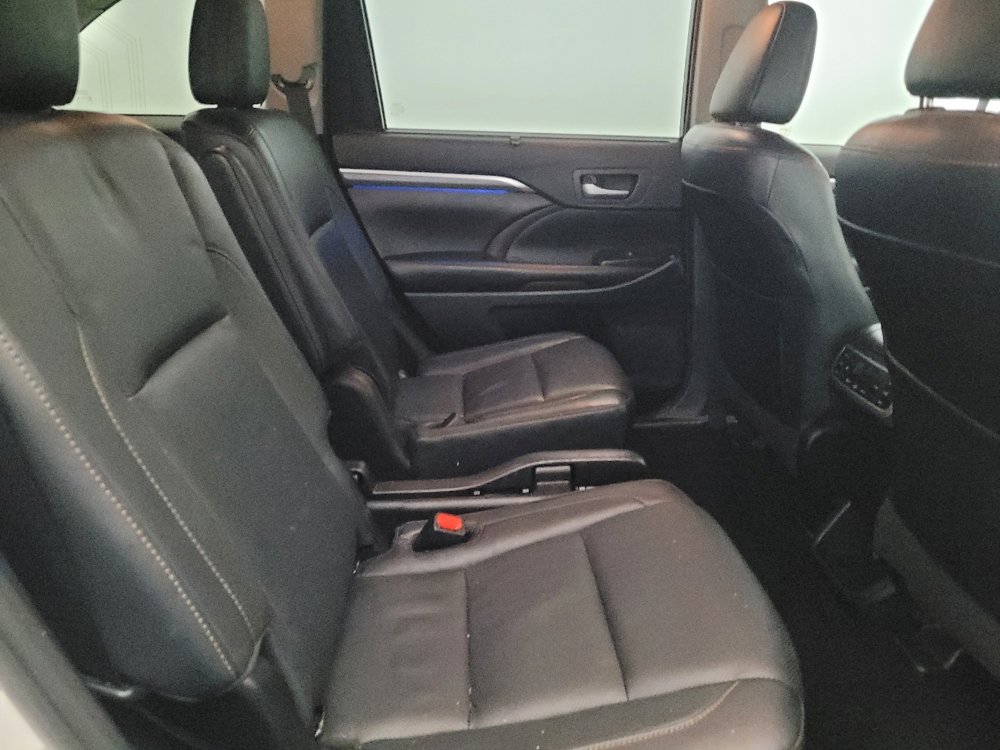 Used 2019 Toyota Highlander Limited Platinum w/ Carpet Mat Package (TMS) image 19