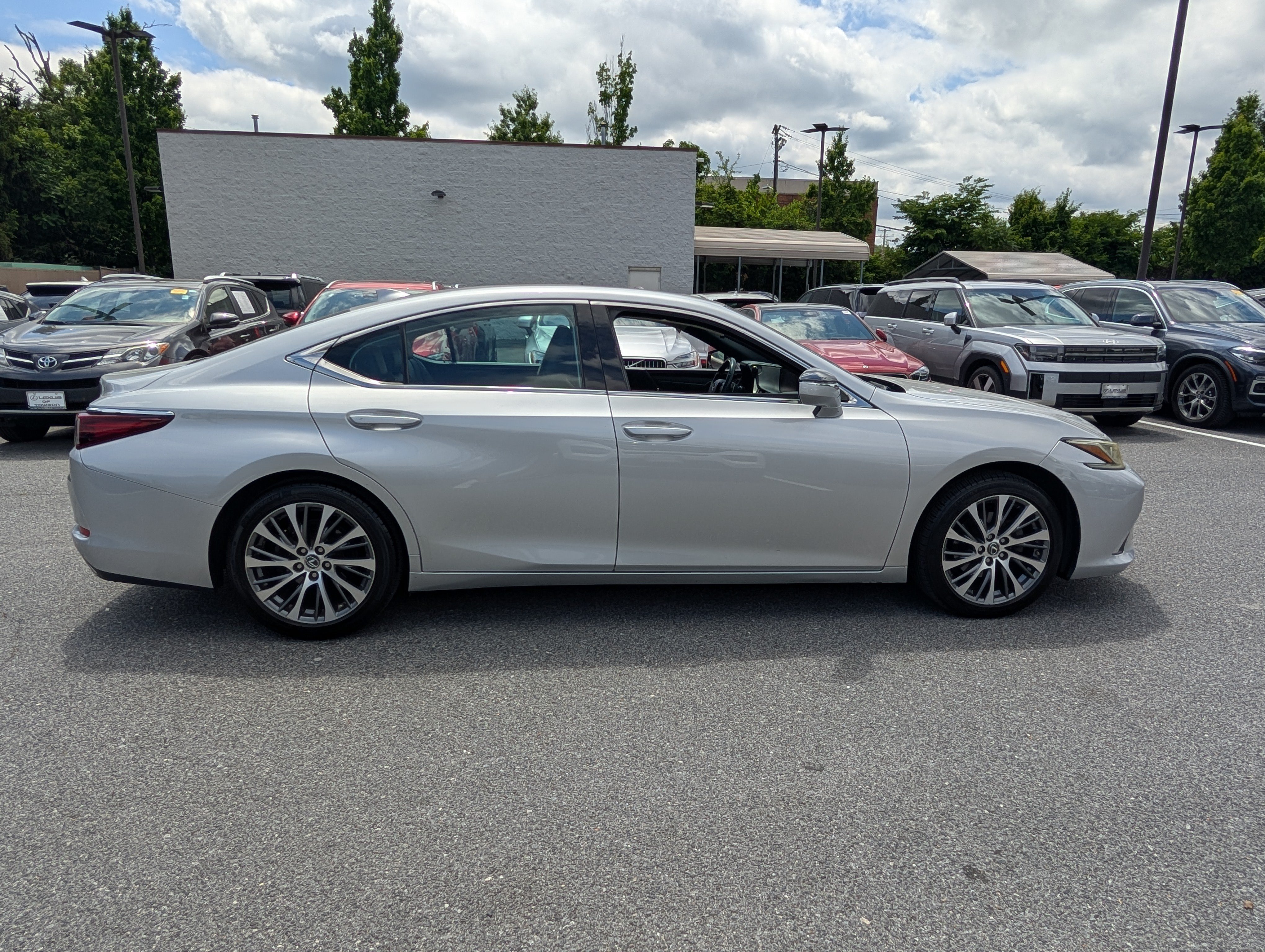Used 2019 Lexus ES 350 w/ Premium Package FWD image 2