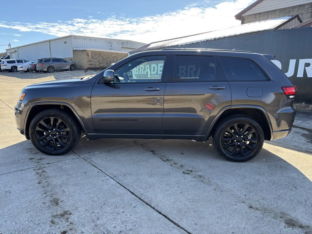 Used 2018 Jeep Grand Cherokee Altitude image 4