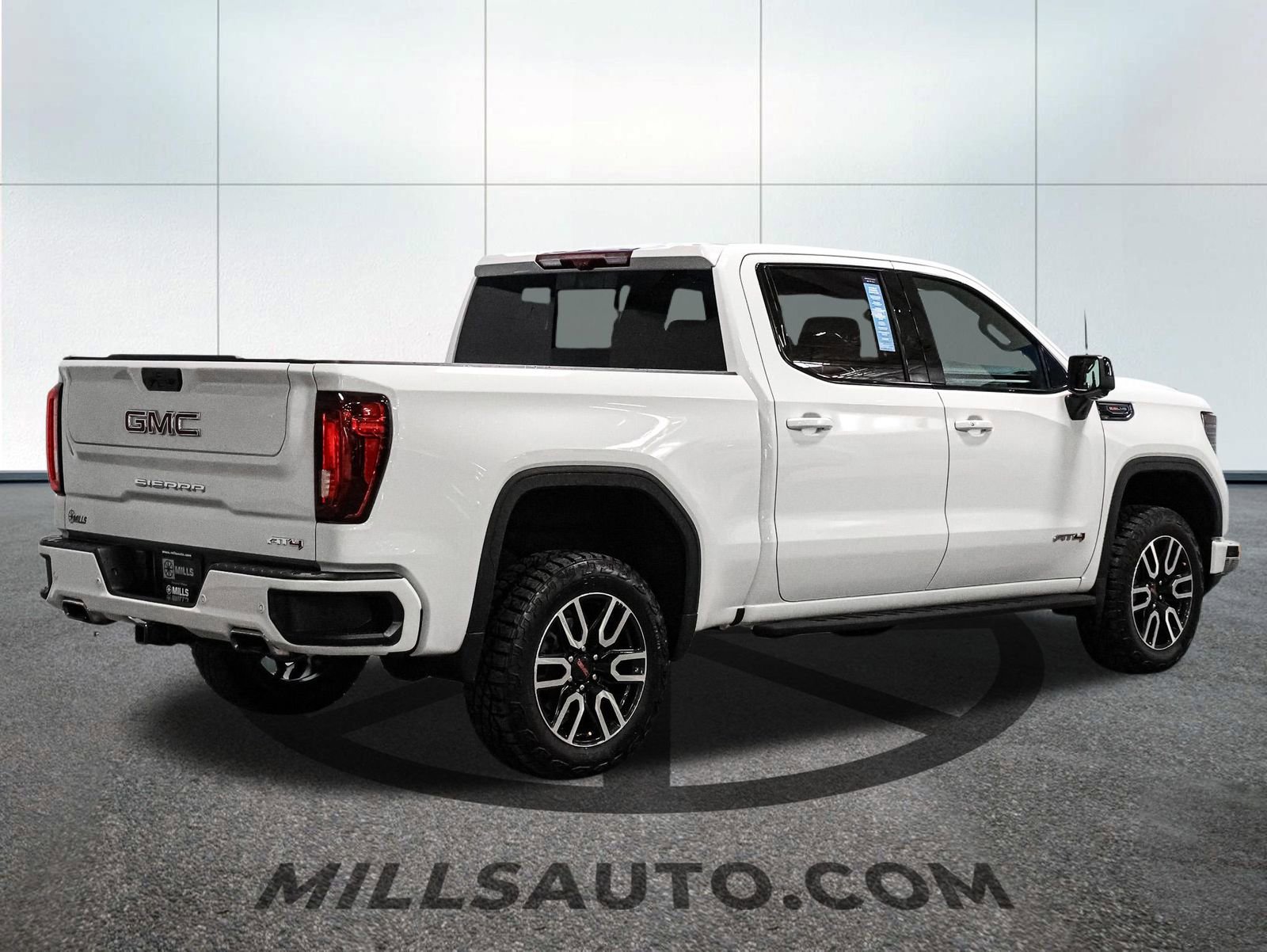 Certified 2024 GMC Sierra 1500 AT4 w/ Technology Package AWD/4WD image 8