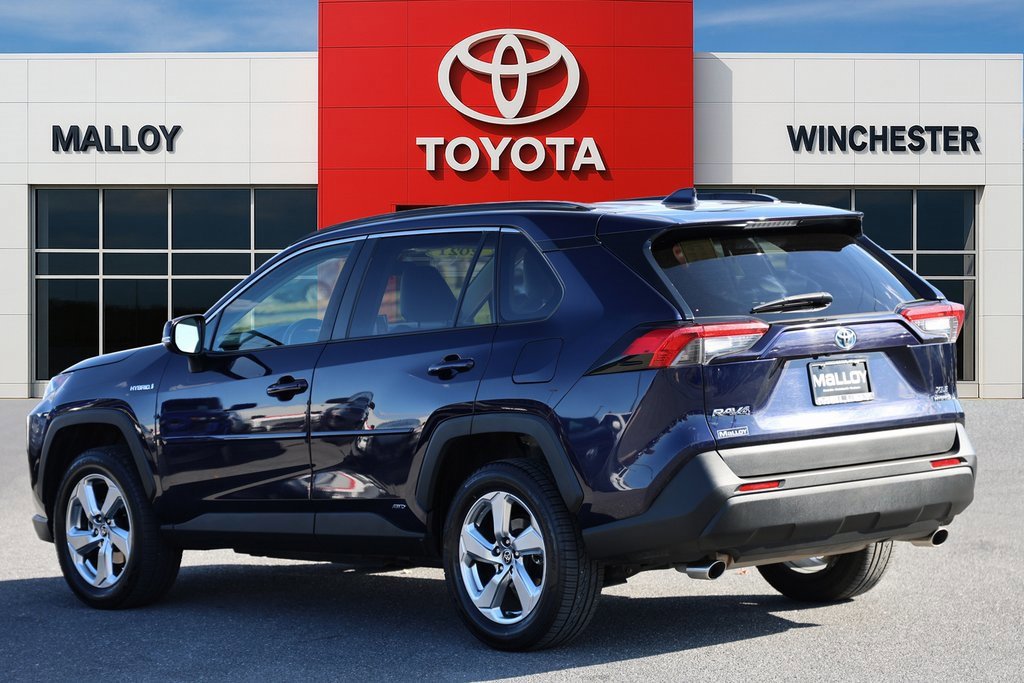 Used 2021 Toyota RAV4 XLE Premium image 2
