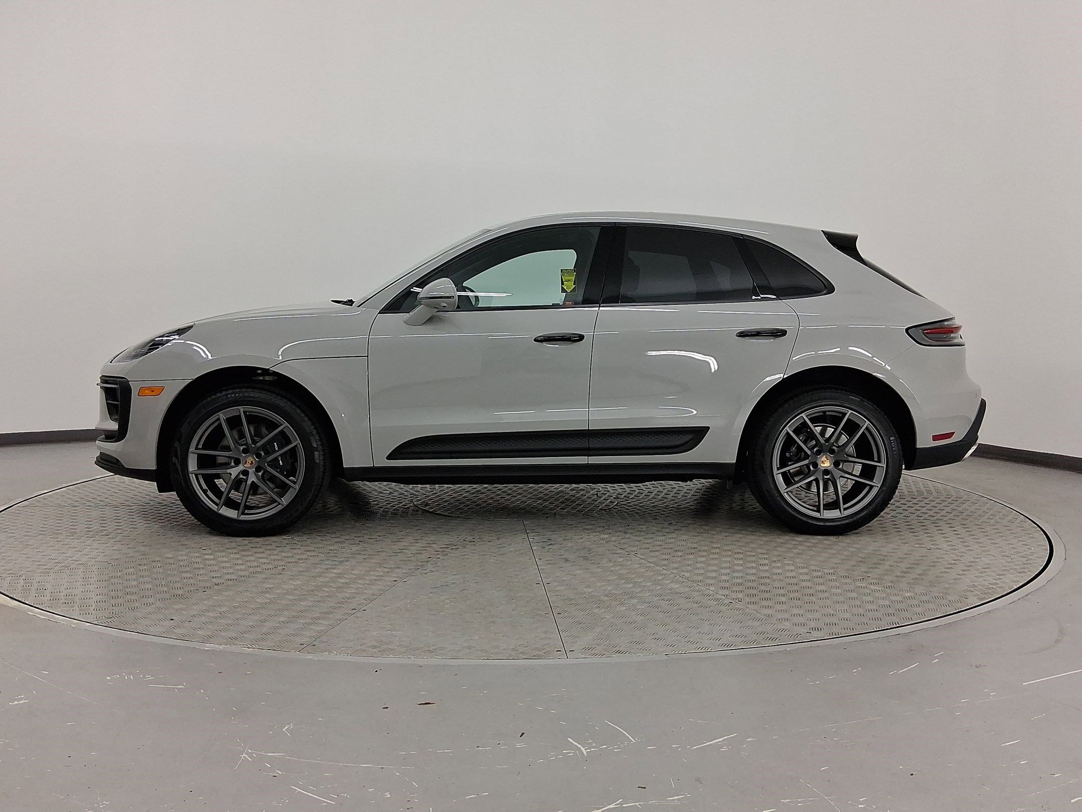 Used 2026 Porsche Macan image 2