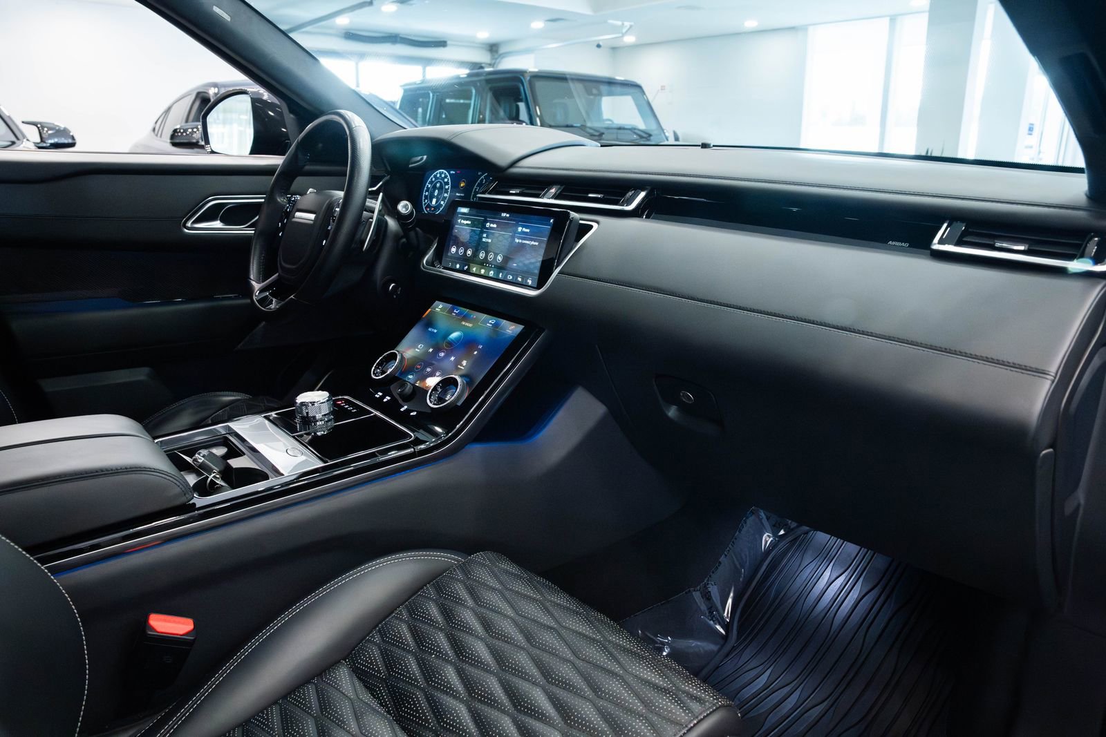 Used 2020 Land Rover Range Rover Velar SV Autobiography Dynamic image 27