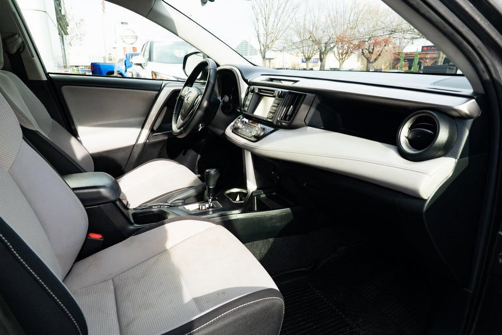 Used 2018 Toyota RAV4 XLE image 25