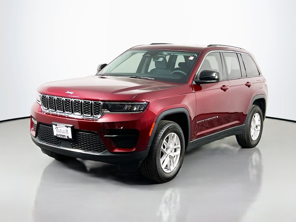 Used 2024 Jeep Grand Cherokee Laredo X AWD/4WD image 3