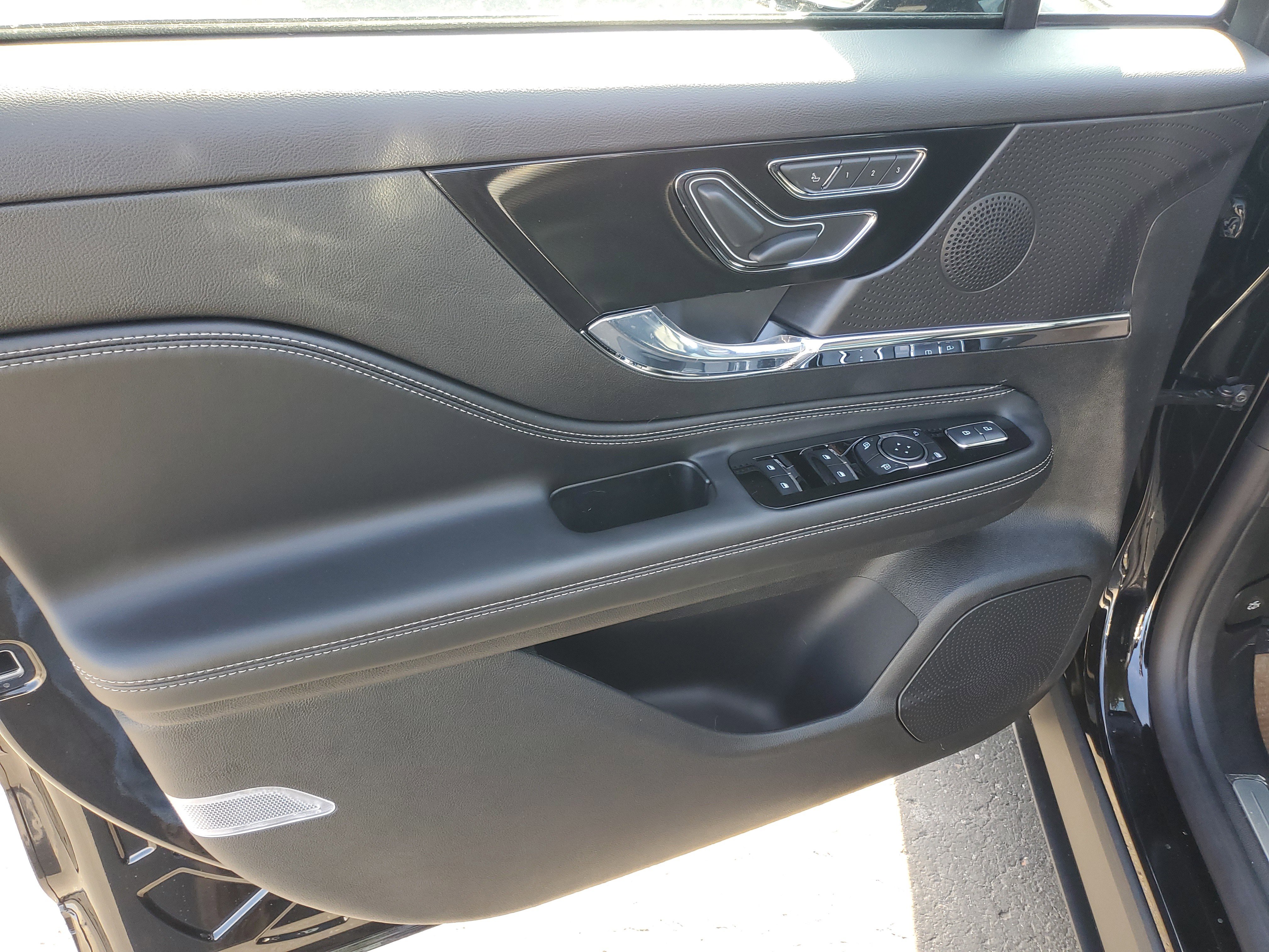 New 2026 Lincoln Corsair Premiere image 8