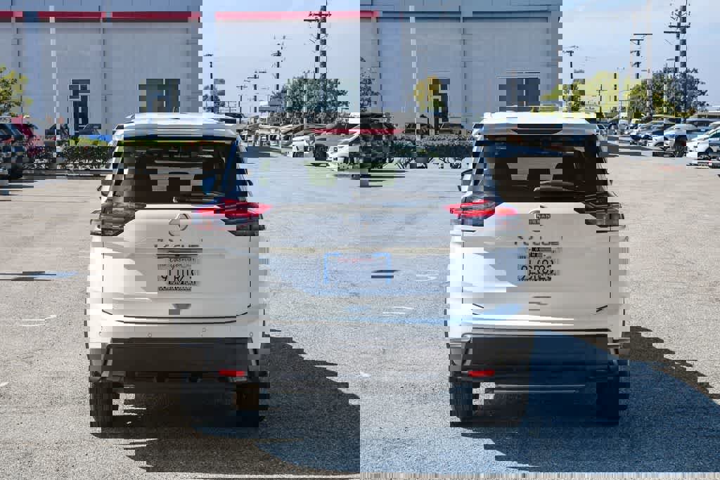 Used 2024 Nissan Rogue S image 8