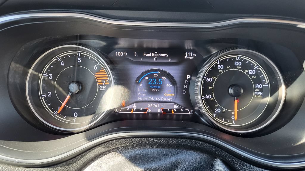 Used 2019 Jeep Cherokee Limited FWD image 32
