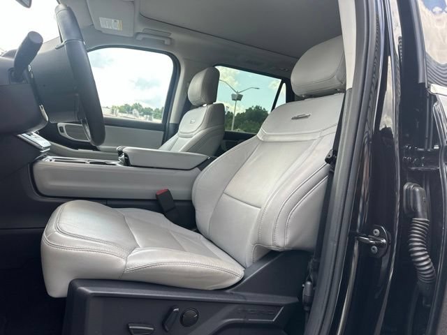 Used 2025 Ford Expedition Platinum w/ Driver's Package AWD/4WD image 10