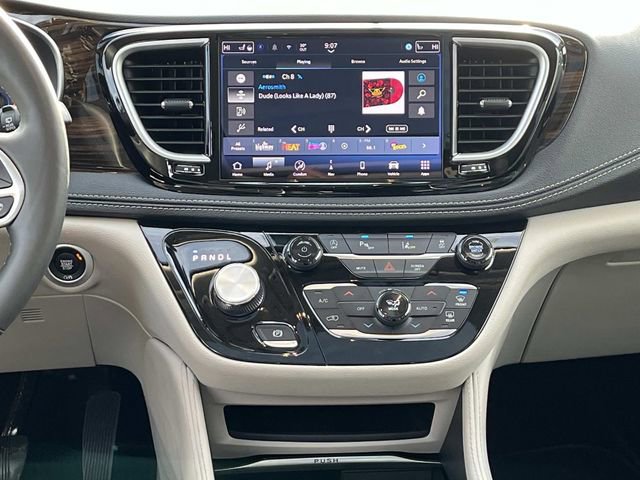 Used 2024 Chrysler Pacifica Limited image 15