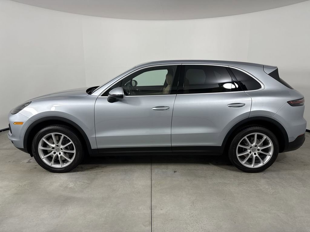 Certified 2023 Porsche Cayenne Platinum Edition image 2