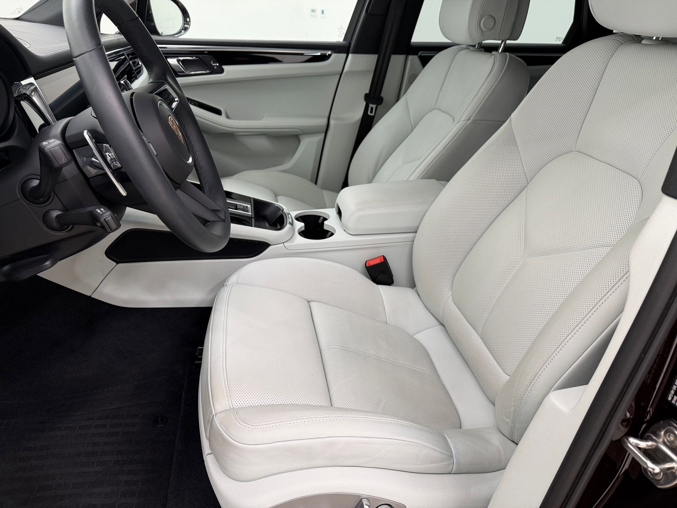 Used 2025 Porsche Macan image 5