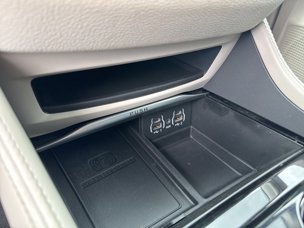 Used 2023 Chrysler Pacifica Limited image 17