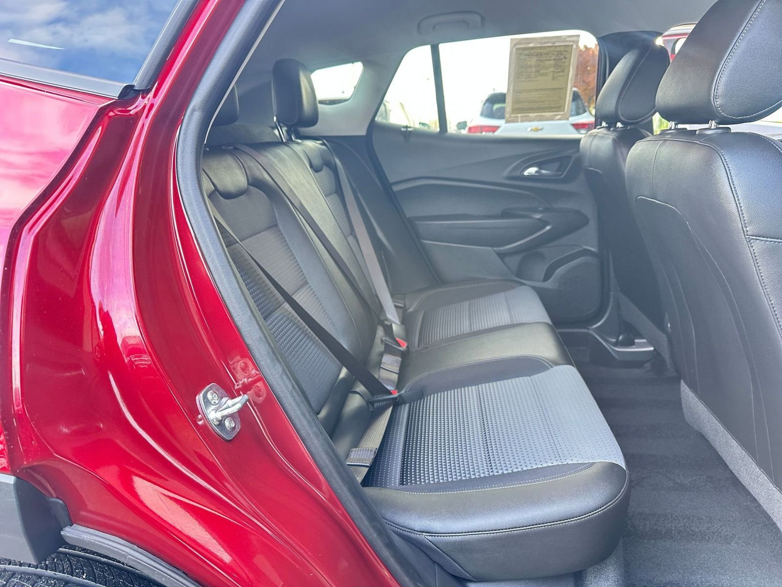 Used 2025 Chevrolet Trax LT image 39