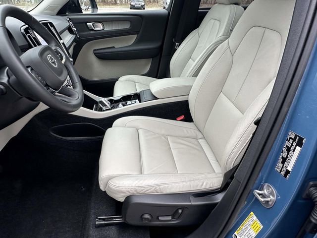 Used 2023 Volvo XC40 B5 Plus w/ Driver Assist Package image 25